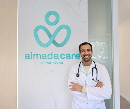 Dr. Francisco Pereira, especialista de Medicina Geral e Familiar na Clínica AlmadaCare